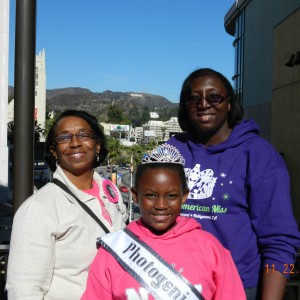 Jr. Preteen Mariah Mathis with Mom and Grandma, Hollywood sign in background
