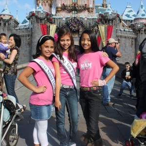 LeAnn, McKenna, Alexis of Team Ambition Jr. Pre-teen havin'fun @ Disney ;-)