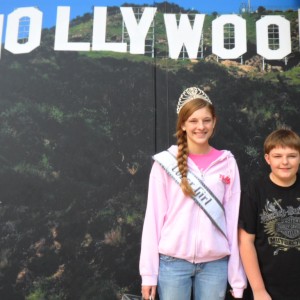 Savanna and her brother "Hello Hollywood!"