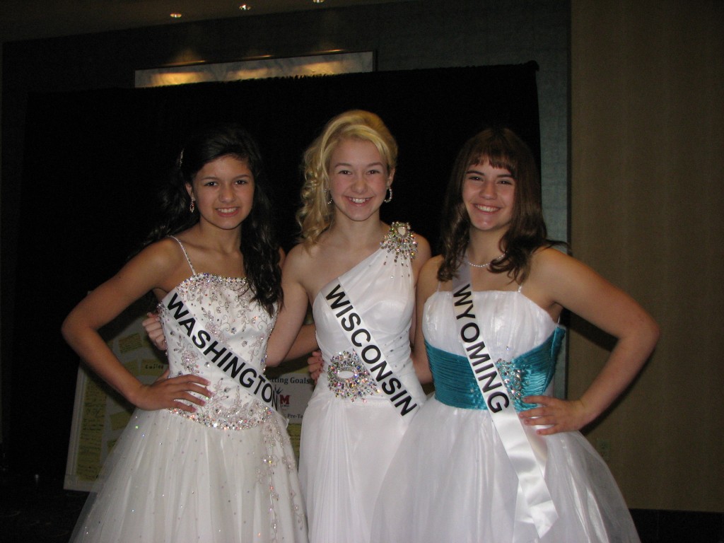 Miss Washington, Miss Wisconsin, and Miss Wyoming Preteens in formal