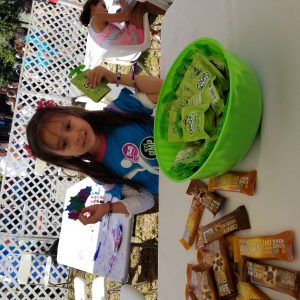 Athena Martinez from Los Angeles Califirnia.hiving out go.go squeeze and nutribar during the "kick in Cancer"activities last Sept.20,2018